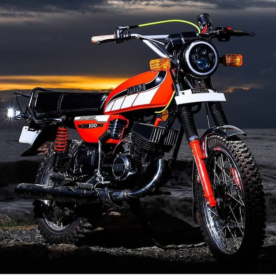 Classic Yamaha RX 100 Motorcycle with Custom Red and Black Paint Job HD wallpaper