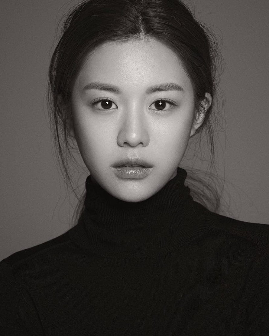 Go Yoon Jung Black and White Portrait in Turtleneck HD phone wallpaper