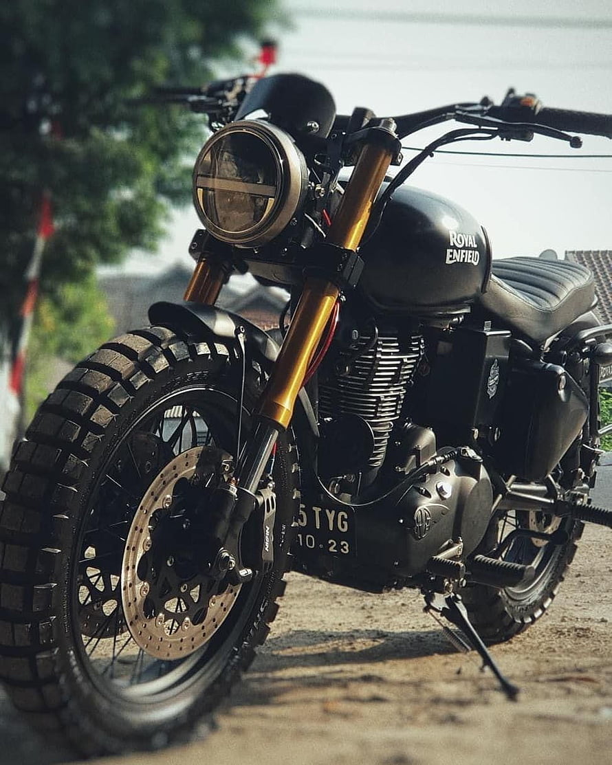 Black Royal Enfield Meteor 350 Custom Bobber Motorcycle with Gold Forks HD phone wallpaper