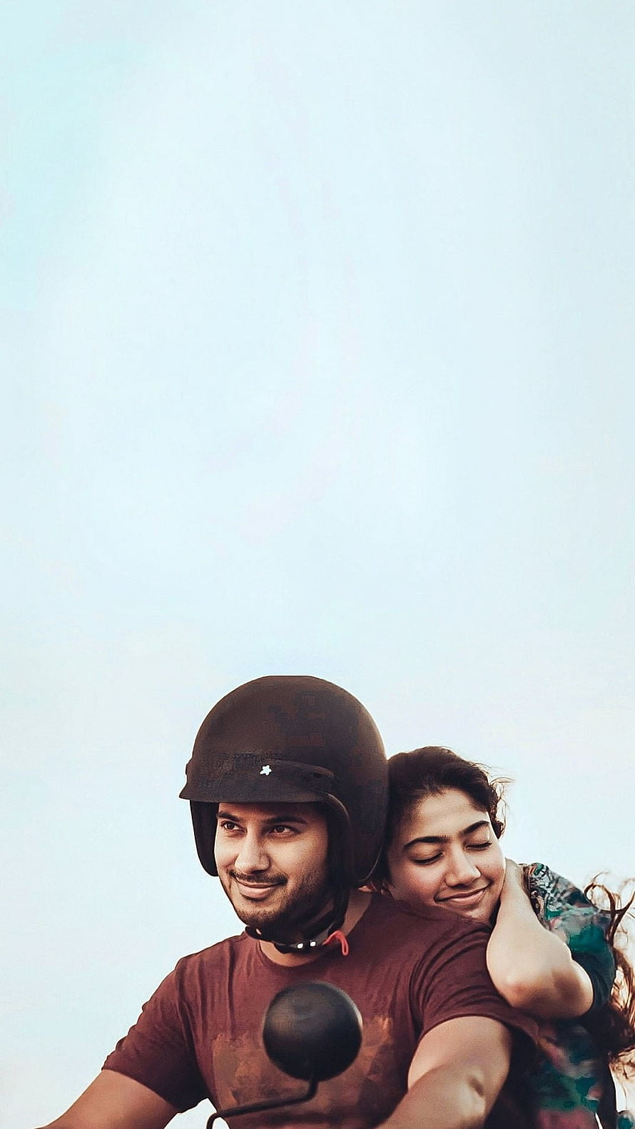 Dulquer Salmaan and Sai Pallavi in Kali Malayalam Film Still HD phone wallpaper