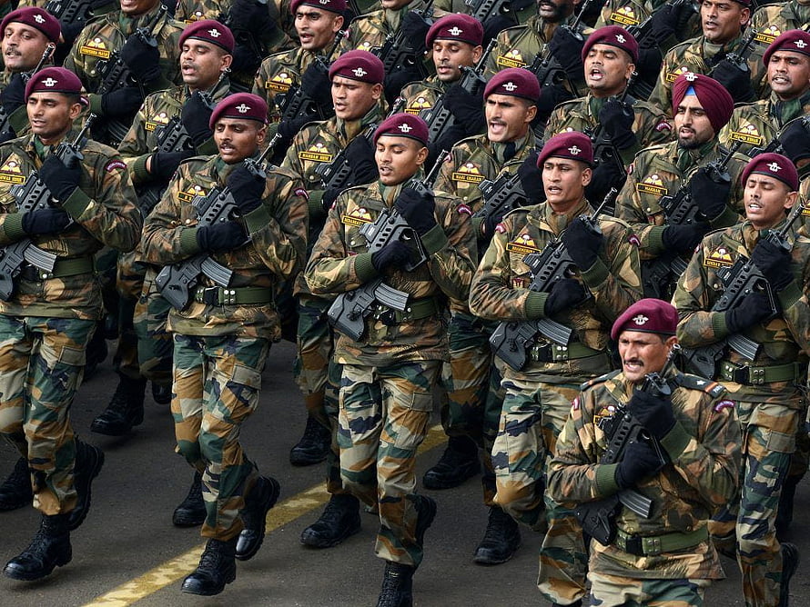 Para Commandos Pakistan Military Parade in Camouflage Uniforms HD wallpaper