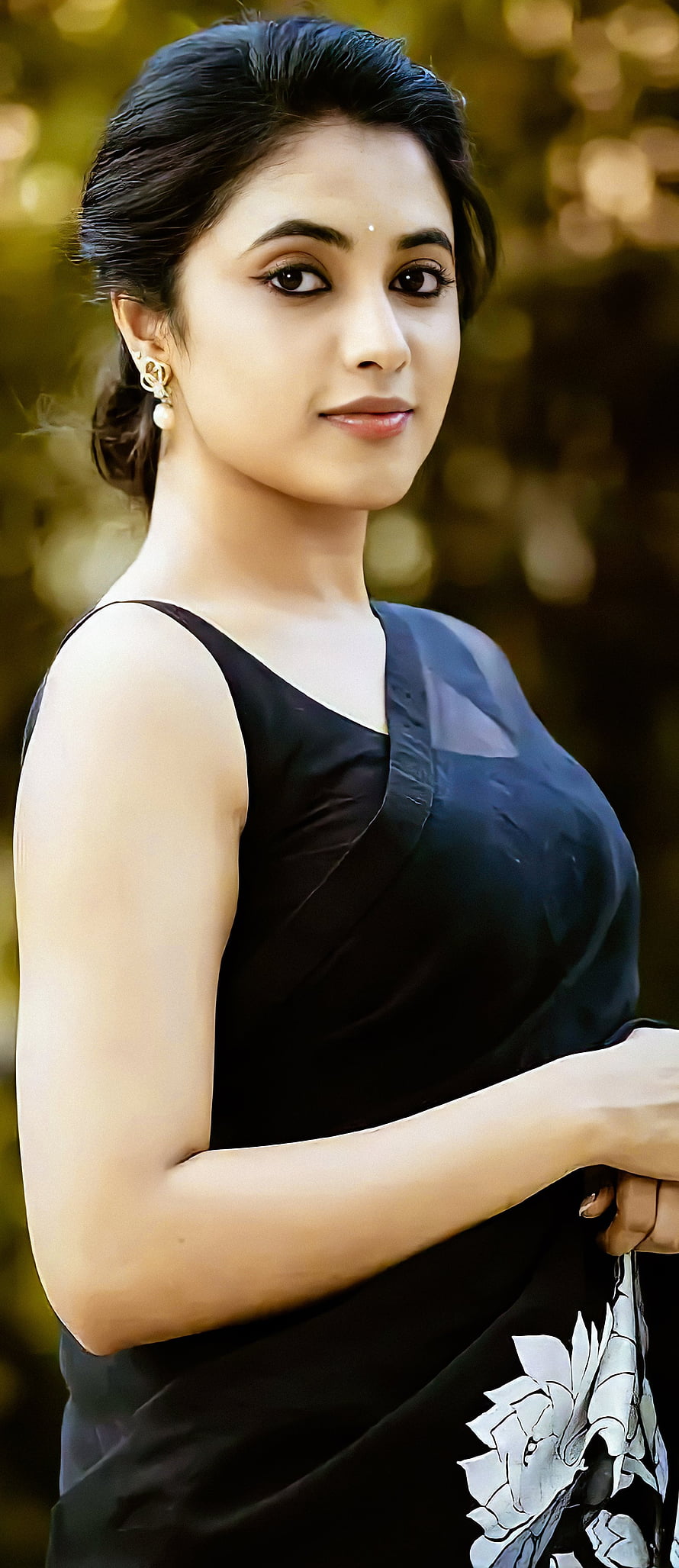 Rashmika Mandanna in a Black Saree with Floral Print Portrait, Priyanka arul Mohan, Priya, Priyanka_Mohan, Priyanka_arul_mohan HD phone wallpaper