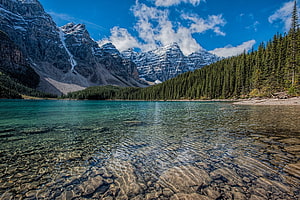 Moraine Lake in Banff National Park, Alberta, Canada, with turquoise water and snow-capped mountains HD wallpaper