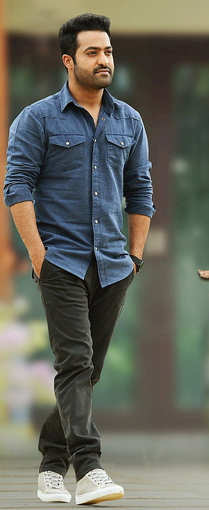 Aravinda Sametha Movie Still Featuring Man in Blue Shirt and Black Trousers, Aravindha Sametha (2018), Aravinda Sametha HD phone wallpaper
