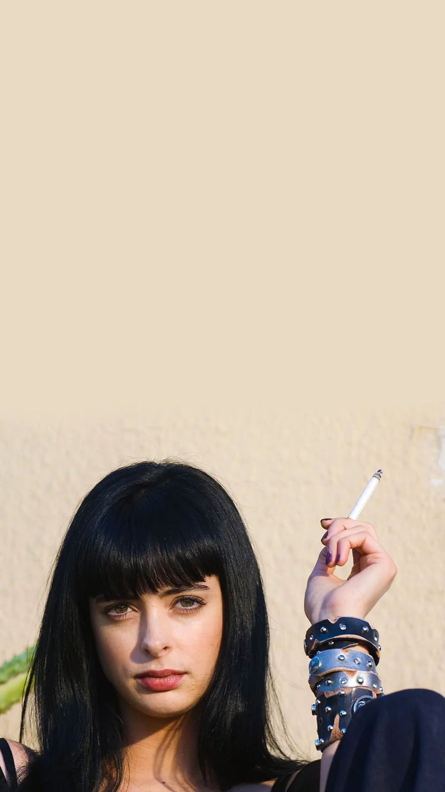 Jane from Breaking Bad Smoking Cigarette with Studded Bracelet HD phone wallpaper