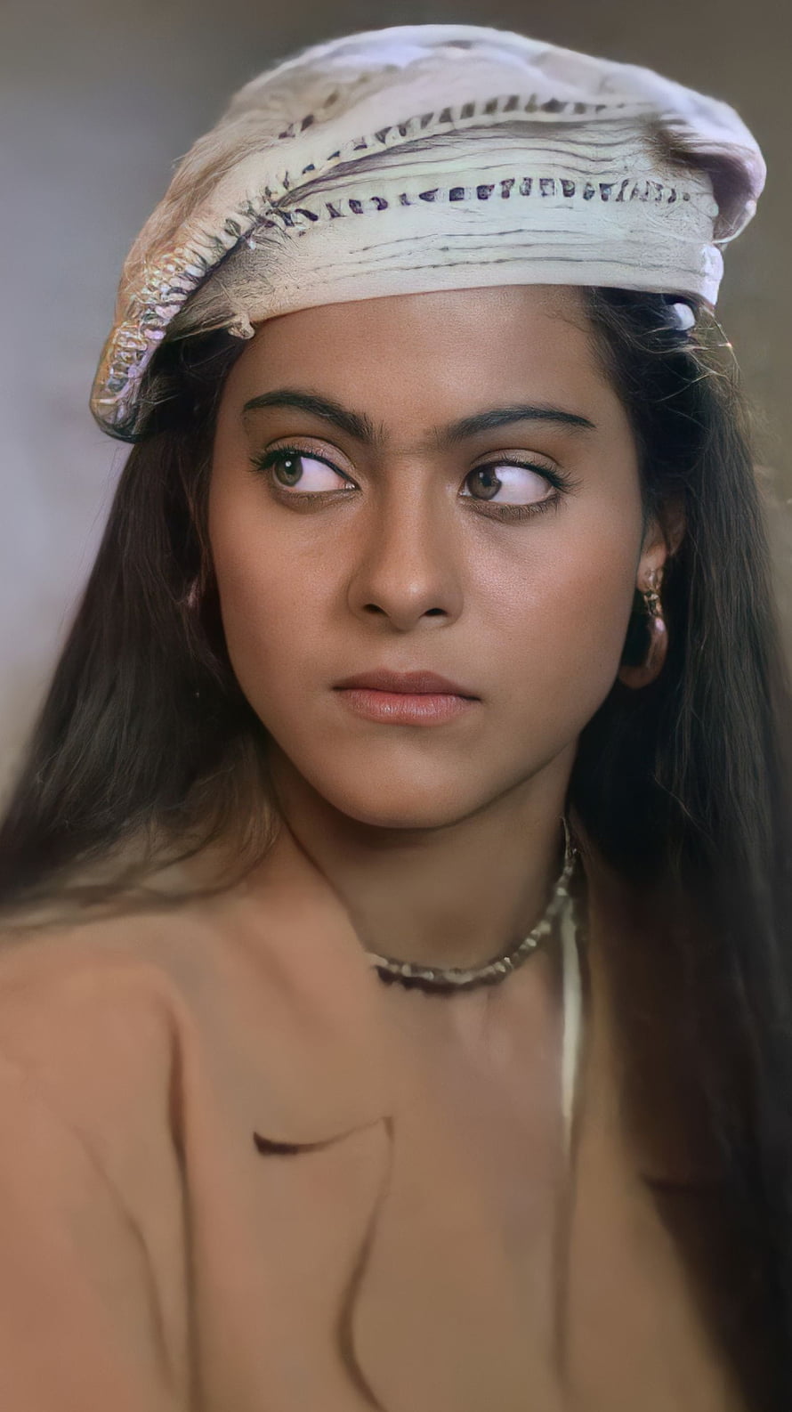 Kajol Devgan Portrait in Traditional Headwear and Beaded Necklace HD phone wallpaper