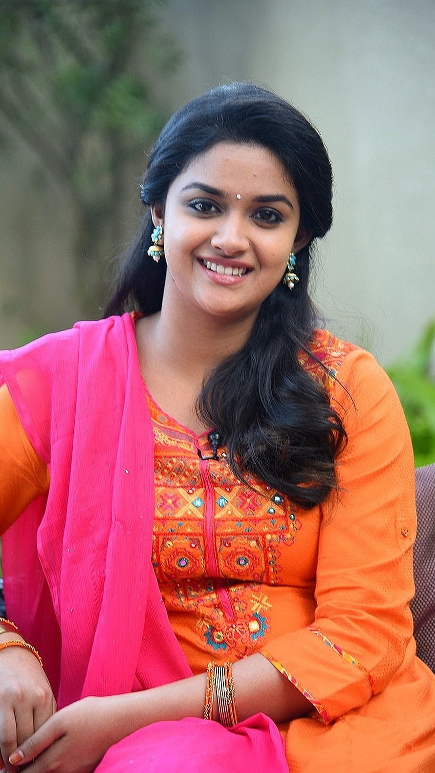 Keerthi Suresh in Vibrant Orange and Pink Traditional Indian Ethnic Wear HD phone wallpaper