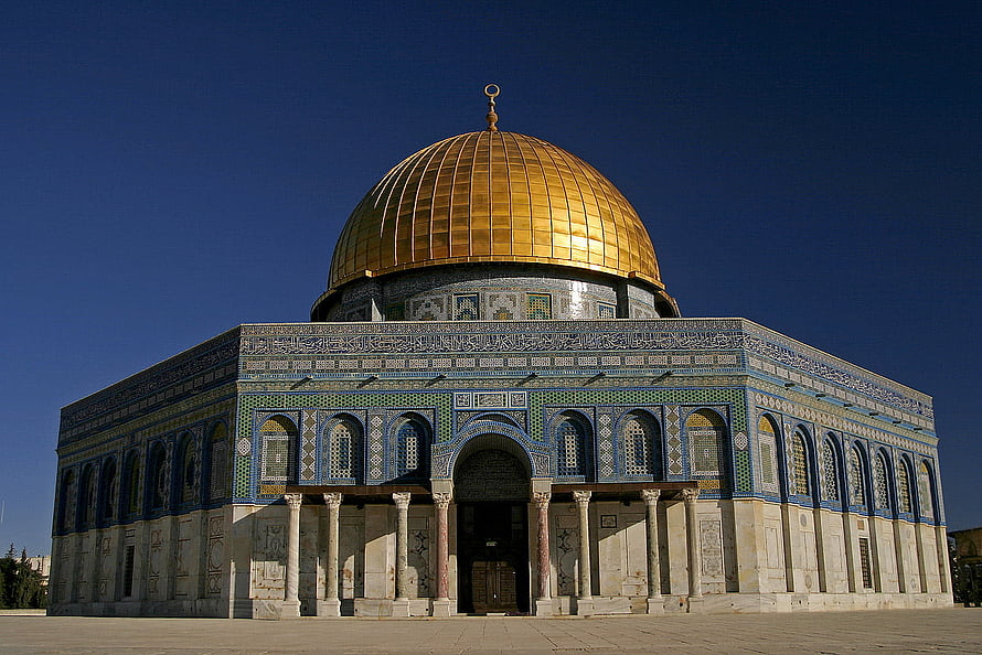 Dome of the Rock in Jerusalem with Golden Dome and Intricate Blue Tilework HD wallpaper