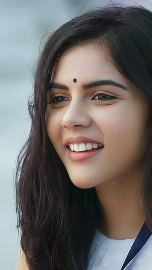Portrait of a smiling young woman with long dark hair and a bindi, Kalyani Priyadarshini, hridayam, malayalam movie HD phone wallpaper