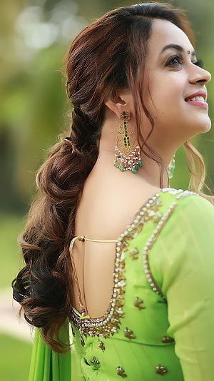 Woman in Green Traditional Dress with Intricate Jewelry and Braided Hair, Bhavana Menon, malayalam actress HD phone wallpaper