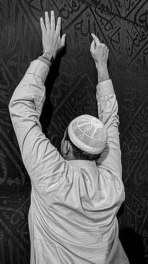 Black and White Photo of a Muslim Man in Prayer with Kufi Cap and Arabic Calligraphy, Masha Allah, Black And White, islam muslim HD phone wallpaper