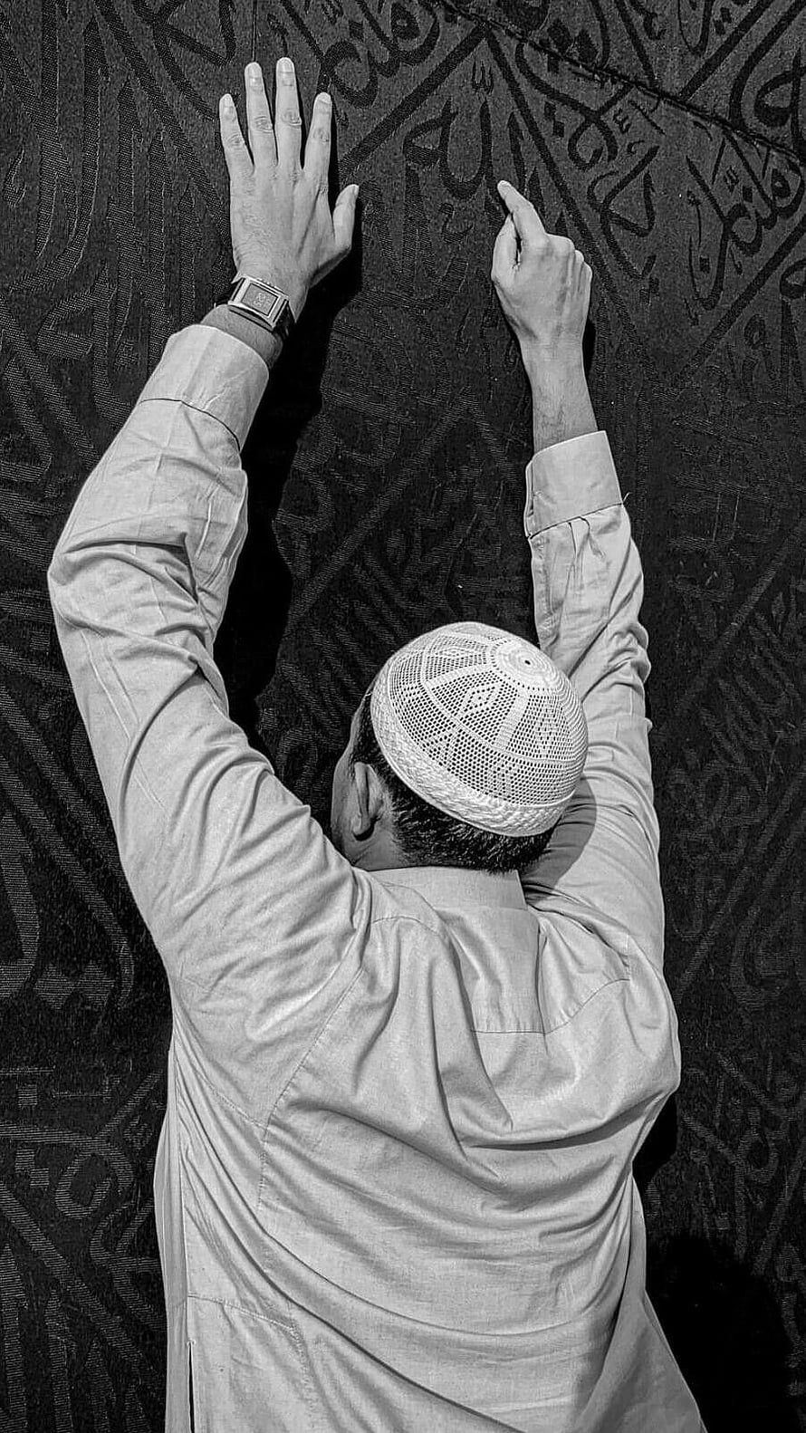 Black and White Photo of a Muslim Man in Prayer with Kufi Cap and Arabic Calligraphy, Masha Allah, Black And White, islam muslim HD phone wallpaper