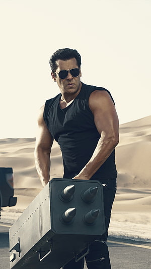 Salman Khan in Race 3 desert action scene with missile launcher, Salman Khan, race3, bollywood movie HD phone wallpaper