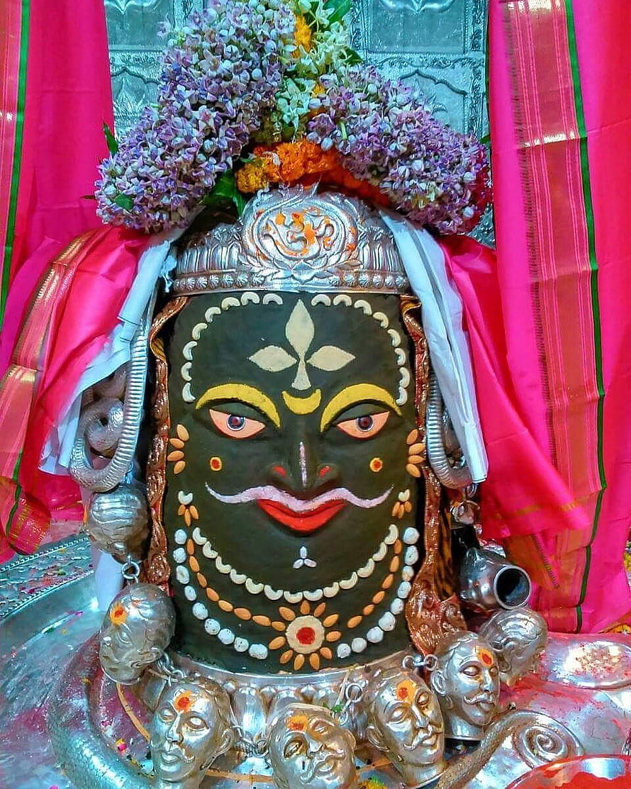 Ujjain Mahakal Temple Idol with Silver Crown and Floral Garland HD phone wallpaper