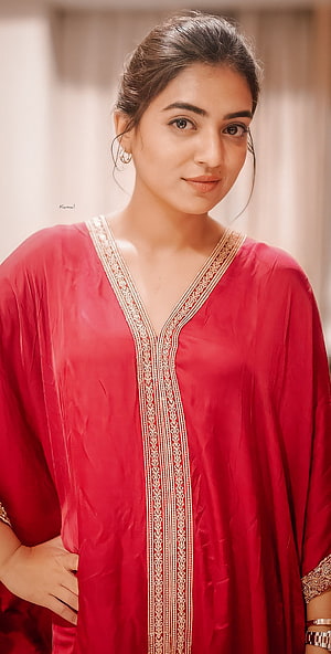 Nazriya Nazim in a red embroidered kurta with gold detailing HD phone wallpaper