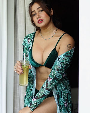 Woman in Green Floral Kimono and Bikini Holding a Tropical Drink, Sofia Ansari, chest, hair HD phone wallpaper